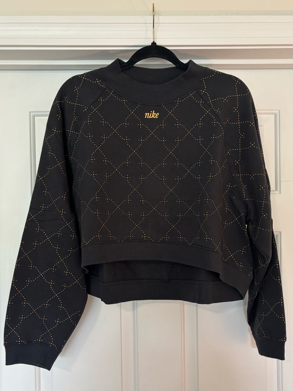 Nike Black & Gold Cropped Sweatshirt Women’s Large Athleisure Pullover